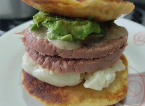 Una foto de Sándwich de queso y mortadela casera🥪🥙🥯!!!
