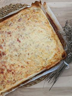 Una foto de Quiche de cebolla y bacon