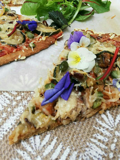Una foto de Pizza primaveral de sardinas