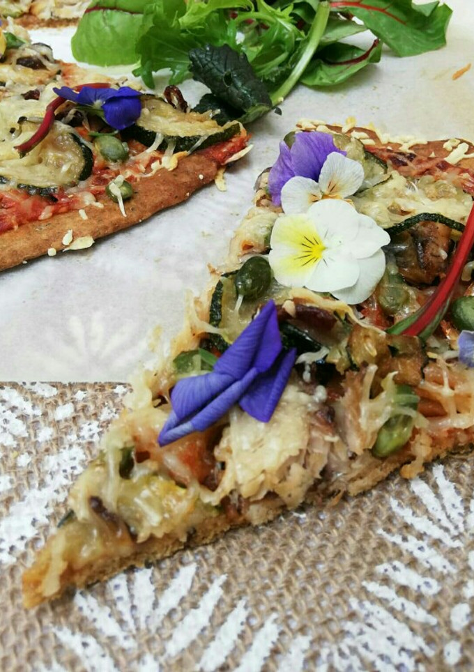 Una foto de Pizza primaveral de sardinas