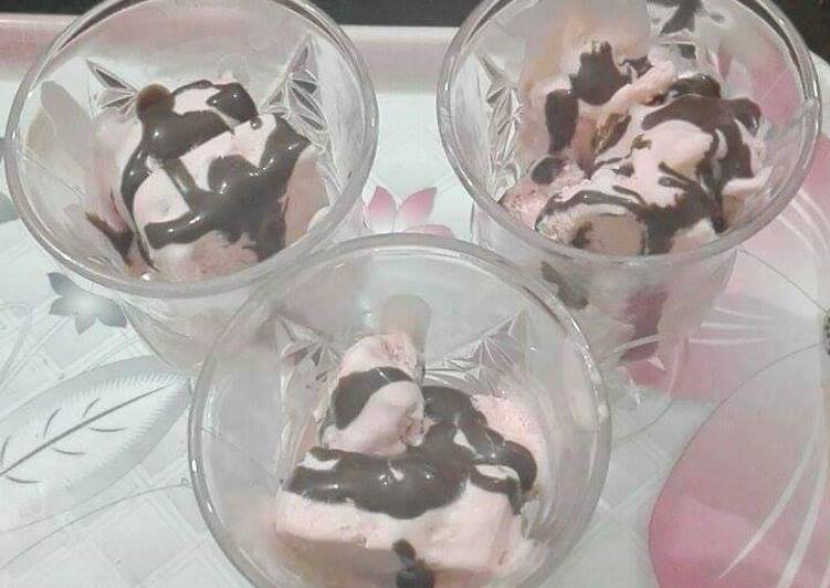 Tutti fruity ice-cream with chocolate sauce