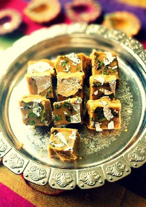 A picture of Besan Mawa Berfi.