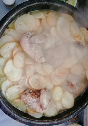 صورة لوصفة صينيه البطاطا مع الدجاج والثوم