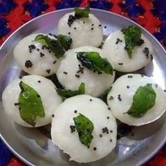 A picture of Jhatpat Rava Idli.