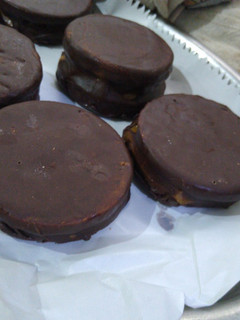 Una foto de Alfajores de chocolate