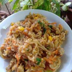 A picture of चिकन मॅगी नूडल्स (chicken maggi noodles recipe in marathi).