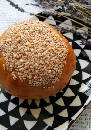 A picture of Korean-Style Juicy Pepper Buns with Melty Cheese.
