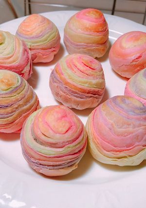 彩虹蛋黃酥（レインボームンケーキ） 的食譜成品照片