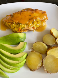 Una foto de Pechuga de pollo rellena de brócoli y queso