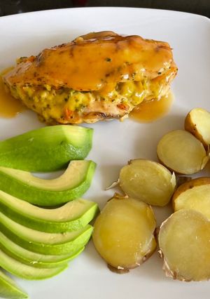 Una foto de Pechuga de pollo rellena de brócoli y queso