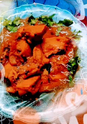 A picture of Smoky grilled chicken tikka.