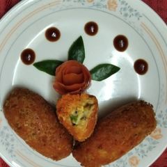 A picture of Tomato cheese roll.