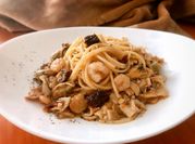 Una foto de pasta marinera