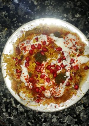 A picture of Dahi vada.