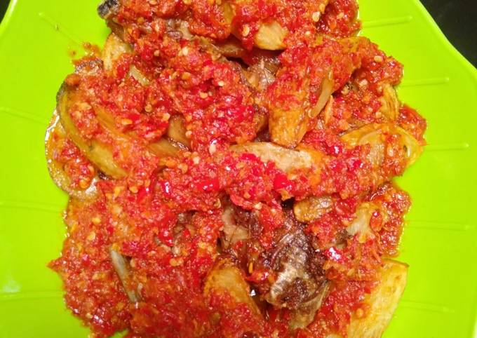 Ayam cabe merah campur kentang