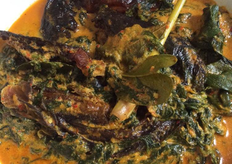 Resep Gulai Ikan Salai 🐟Pucuk Ubi☘️ yang enak dan Mudah Dibuat