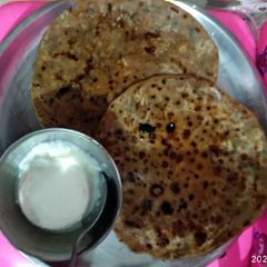 A picture of Aloo gobhi paratha.