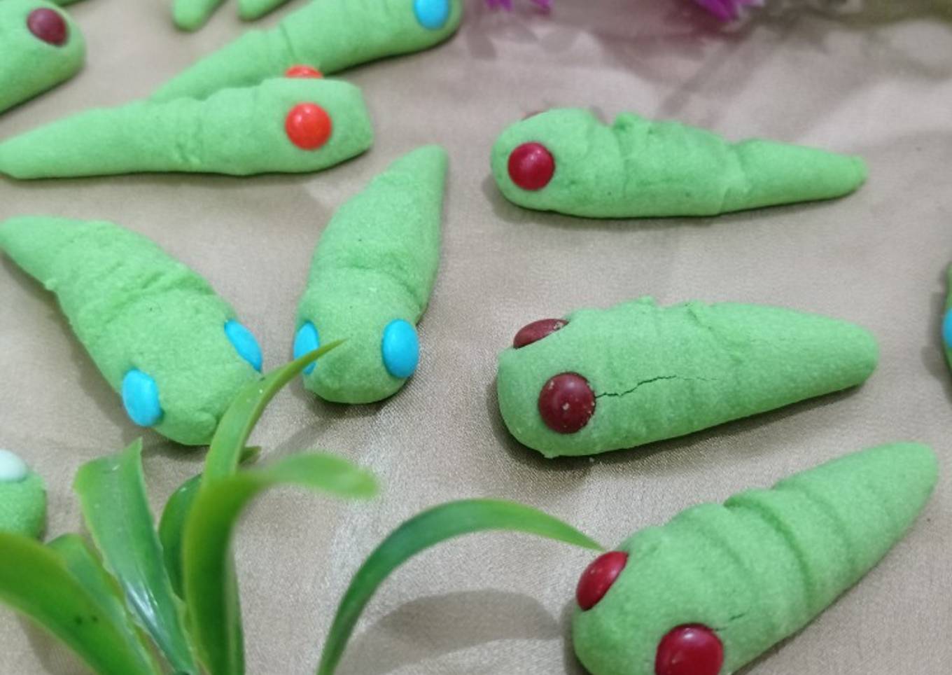 Kue Ulat Hijau