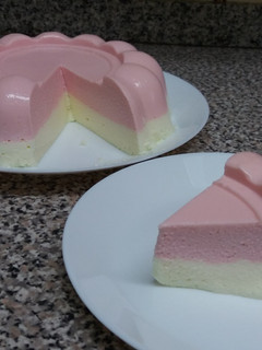 Una foto de Tarta fría sabor fresa y limón con solo 2 ingredientes