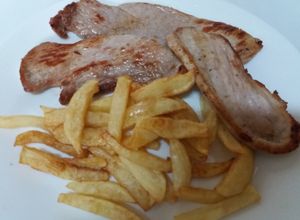 Foto principal de Filete de jamón con patatas fritas
