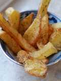 Knusprige handgemachte Pommes mit Oregano