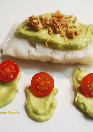 Foto principal de Bacalao fresco a la plancha con crema de aguacate