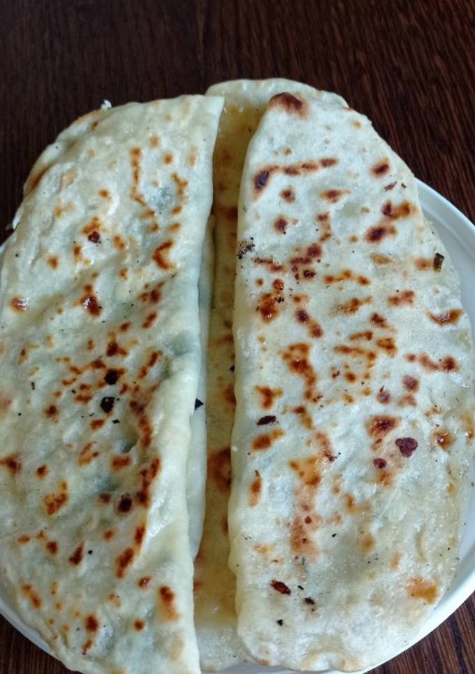 Коржі з сиром та цибулею