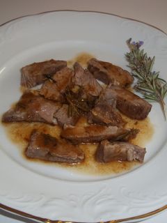 Una foto de Ternera a la salsa barbacoa con aroma a romero