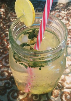 वर्जिन मोजितो (Virgin Mojito recipe in Hindi) रेसिपी मुख्य फोटो