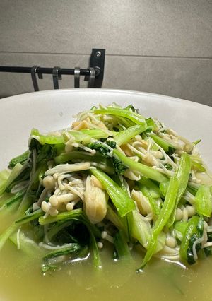 青江菜炒金針菇🥬 的食譜成品照片