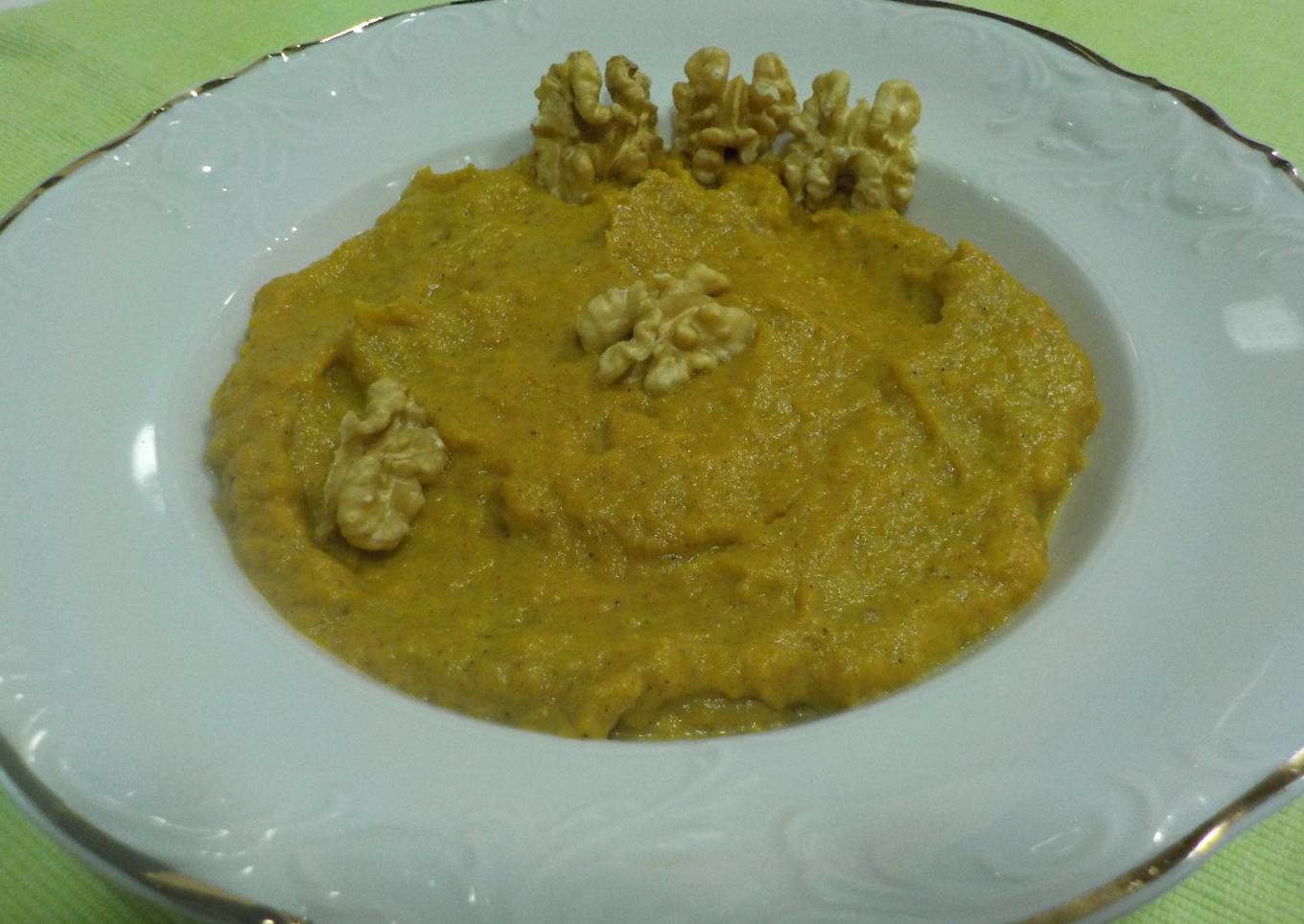 Crema de calabaza al curry y canela