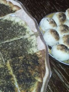 صورة لوصفة مناقيش زعتر وخلية النحل😋😋😋