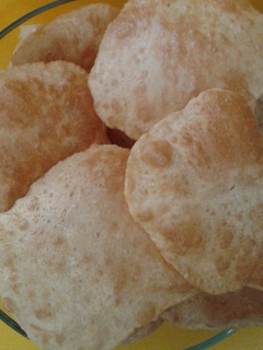 A picture of Poori (Puri)-Indian Breads.