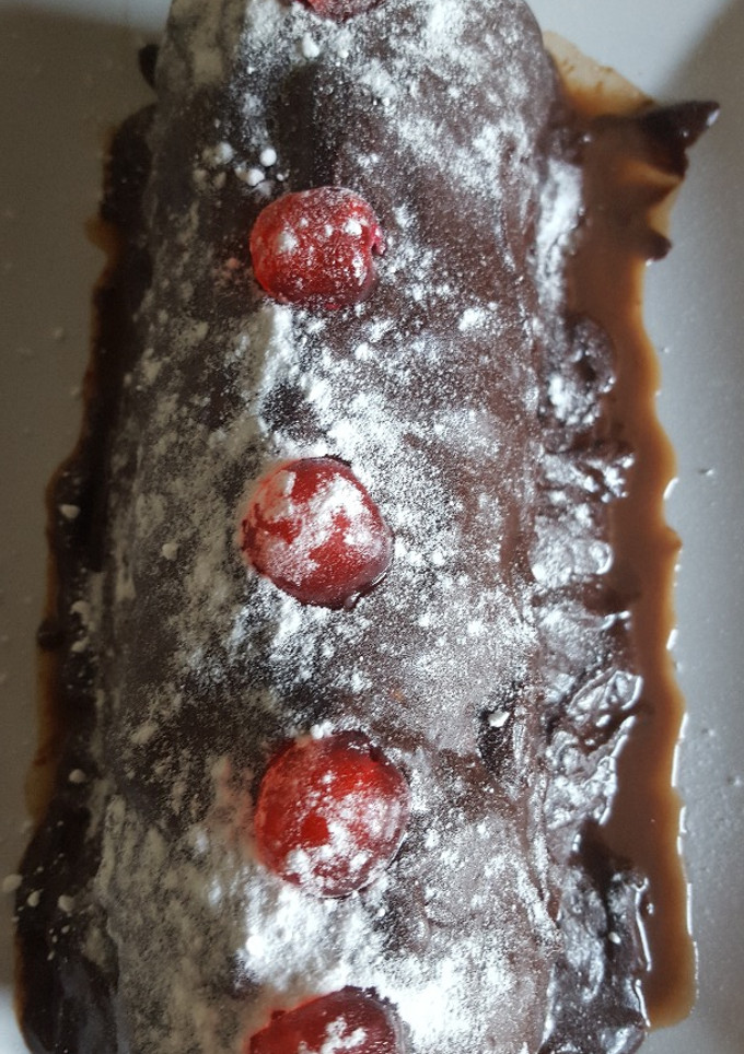 Una foto de Tronco relleno de flan con chocolate