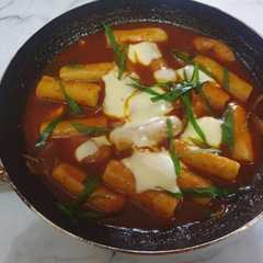 A picture of Tteokbokki Mozzarella.