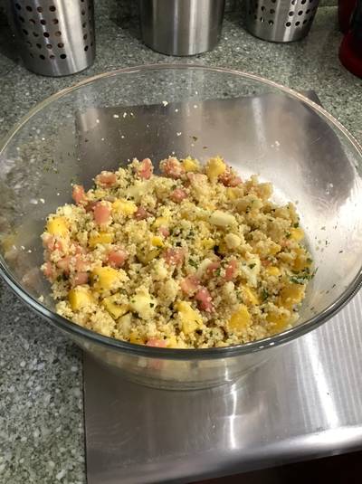 Cuscús de frutas y hierbas aromáticas