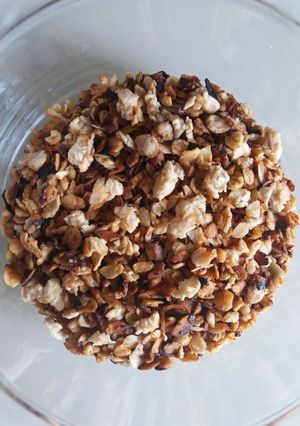 Фото Гранола на сковороде для вкусного завтрака.