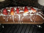 Una foto de budín de fresas