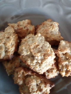Una foto de Galletitas de avena, manzana, con canela, sésamo y chía.🍎🦋🍎🦋🍎