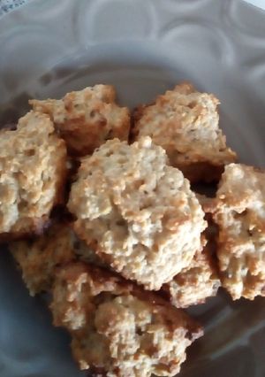 Una foto de Galletitas de avena, manzana, con canela, sésamo y chía.🍎🦋🍎🦋🍎