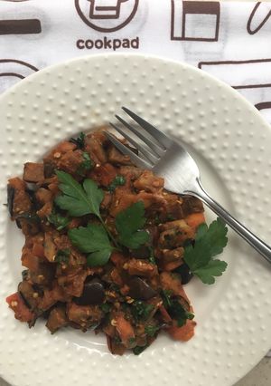 A picture of Zalouk salad.
