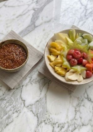 水果沙拉 + 印尼甜辣花生醬 (Rujak Buah Uleg) 的食譜成品照片