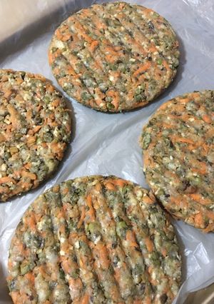 Una foto de Hamburguesas de porotos mung y zanahoria