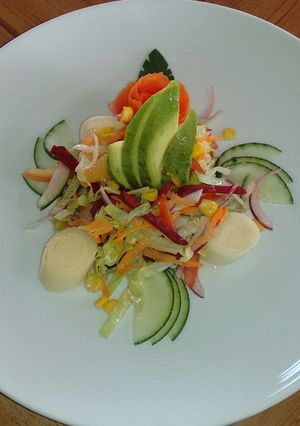 Una foto de Ensalada multicolor.
