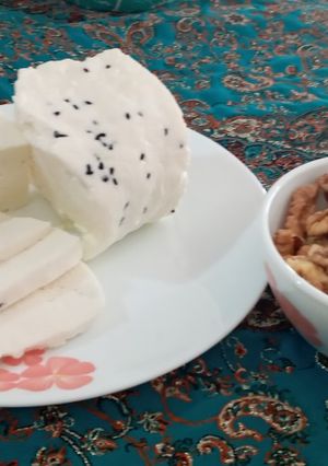 عکسی از دستور پنیر سیاه دانه محلی