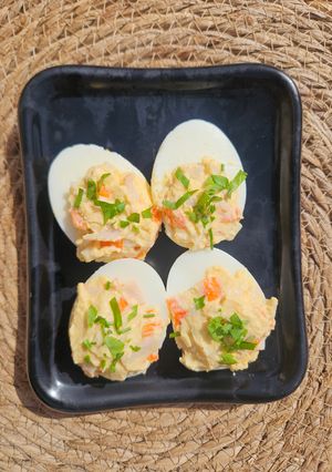 Una foto de Huevos rellenos con mayonesa sin grasa