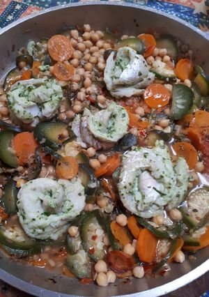 Una foto de Filet de merluza con vegetales