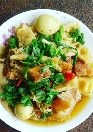 Hình của món Heo quay kho măng.