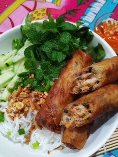 A picture of Bún Chả Giò Tôm (Vietnamese Shrimp Spring Roll Noodle Bowl).