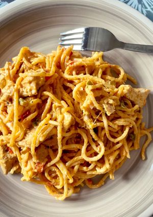 Sajtos tejszínes csirkés spagetti recept fotója